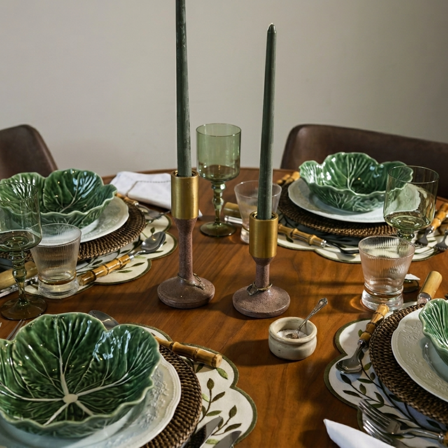 Castiçal de Resina Marrom e Dourado – 15 cm