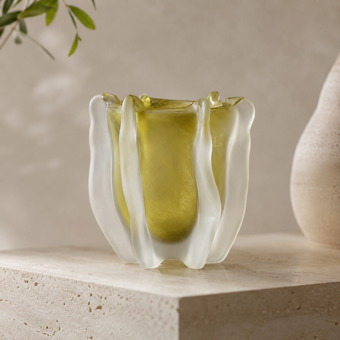 Vaso Decorativo Orgânico em Vidro Verde Fosco